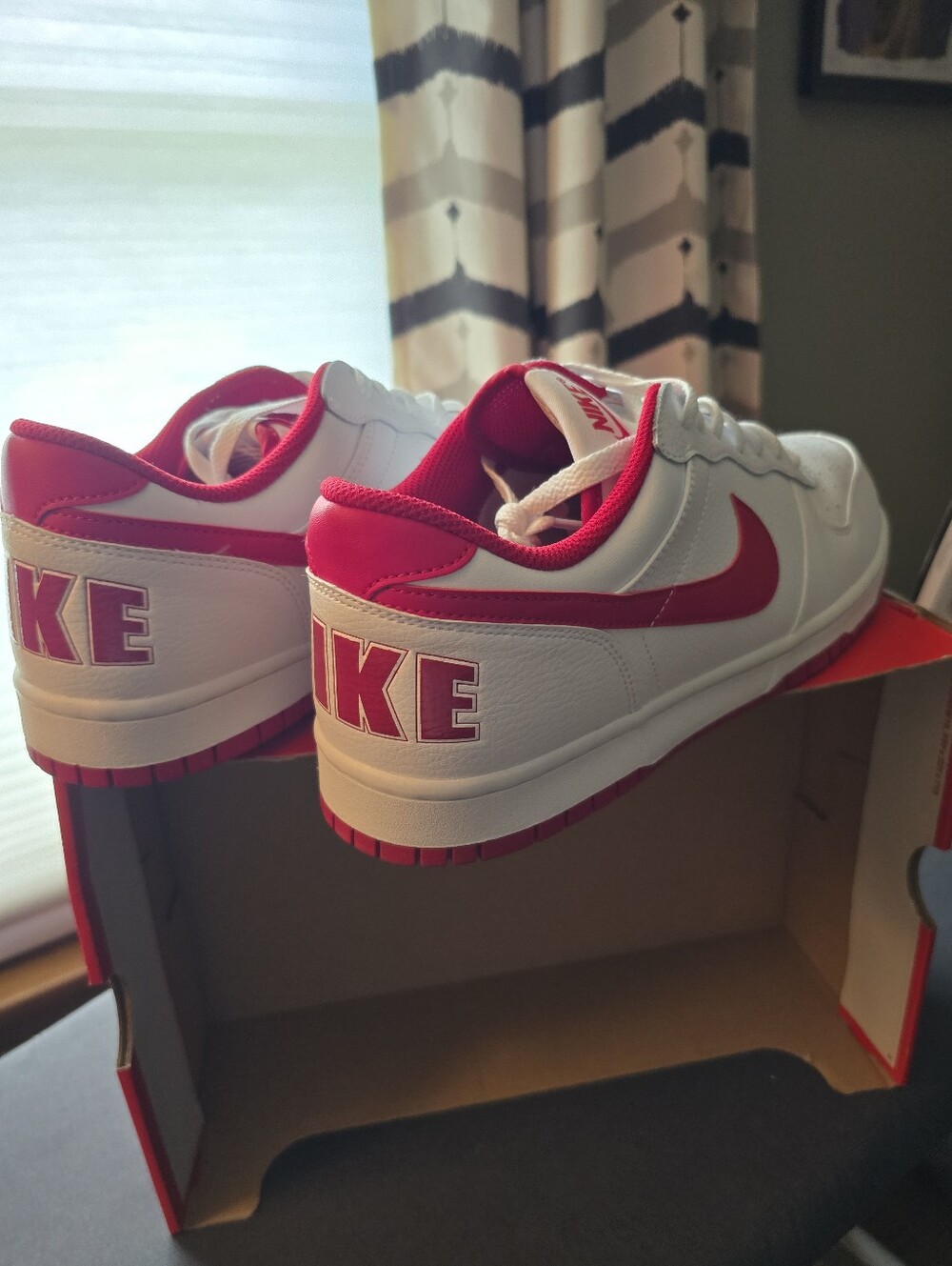 11.5 Mens BIG NIKE lows Red & White Sneakers (NEW) Damage Box - Picture 4 of 8